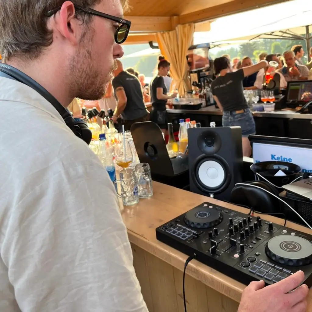 LBS Bar Michealismesse DJ